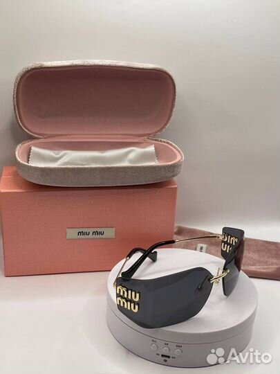 Солнцезащитные очки Miu miu