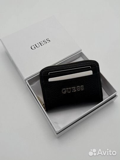 Оригинальный кошелек Guess – аксессуар для ярких женщин