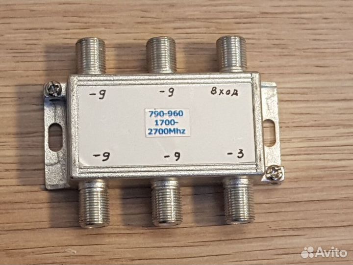 Делитель мощности 75 Ом, разъемы F 790-2700 мгц