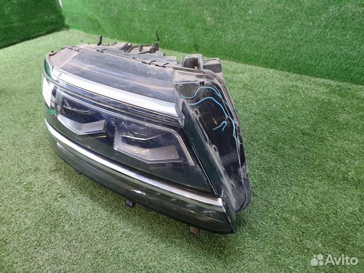 Фара правая Volkswagen Tiguan