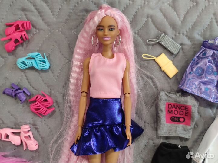 Игрушки пакетом Барби с одеждой, аксессуары