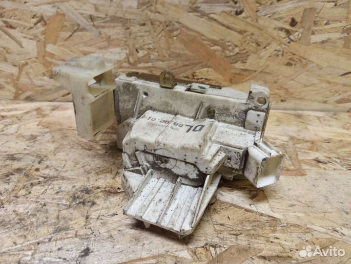 Замок двери задний левый Ford Mondeo 3