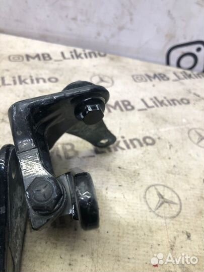 Петля двери передняя правая Mercedes S-Class W221