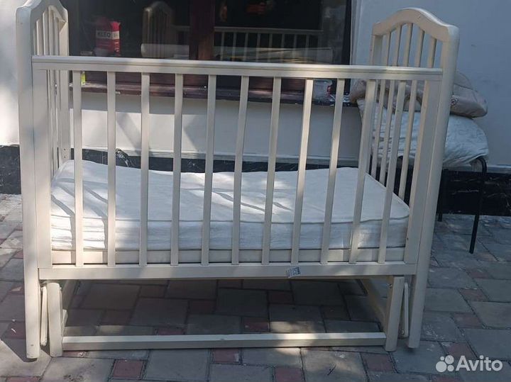 Детская кровать из массива дерева