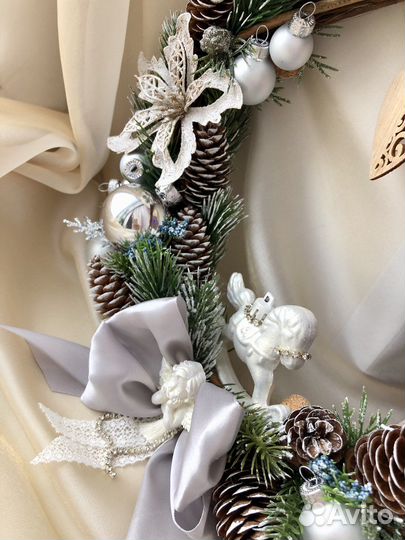 Новогодний венок на дверь из лозы