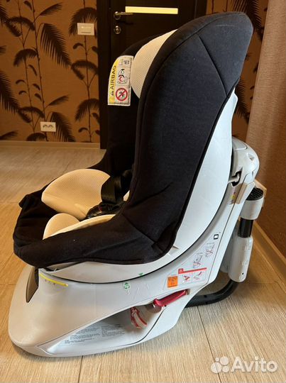 Автокресло поворотное Carmate kurutto