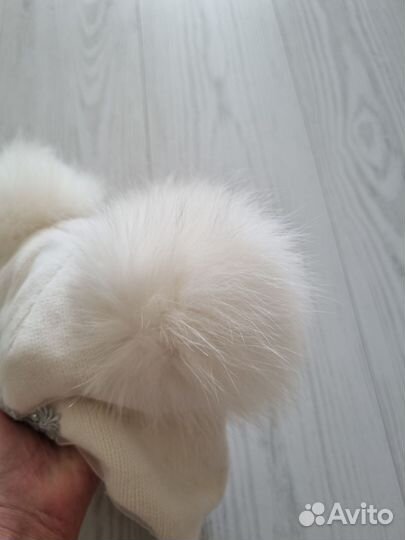 Шапка Chobi 52-54 белая с помпонами