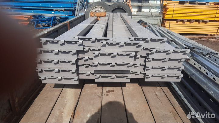 Металлические паллетные стеллажи б/у