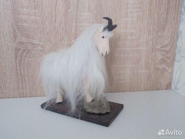 Сувенир фигурка горный козел