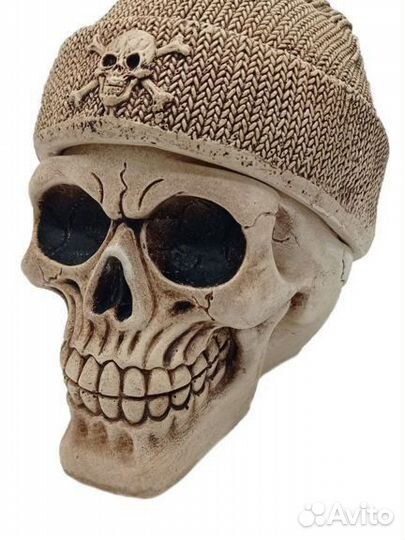 Пепельница череп в шапке