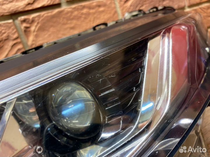 Фара левая Mitsubishi L200 Рестайл 2018+ Галоген