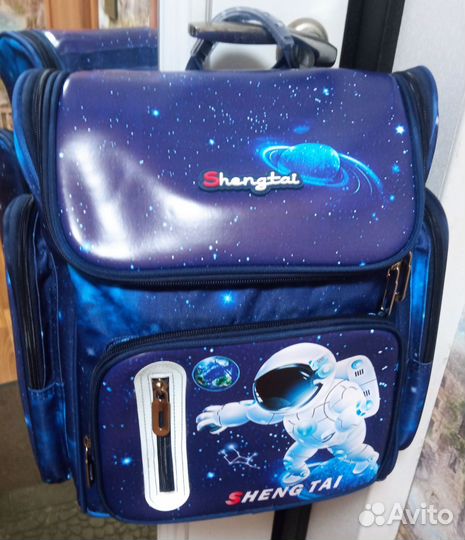 Рюкзак школьный светящий в темноте эргономичный