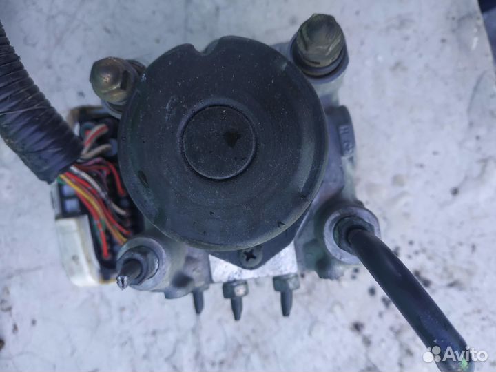 Toyota RAV-4 (00-05) блок ABS 44510-42060