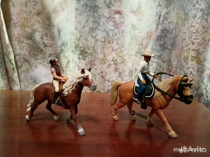 Schleich всадники, скачки, лошади