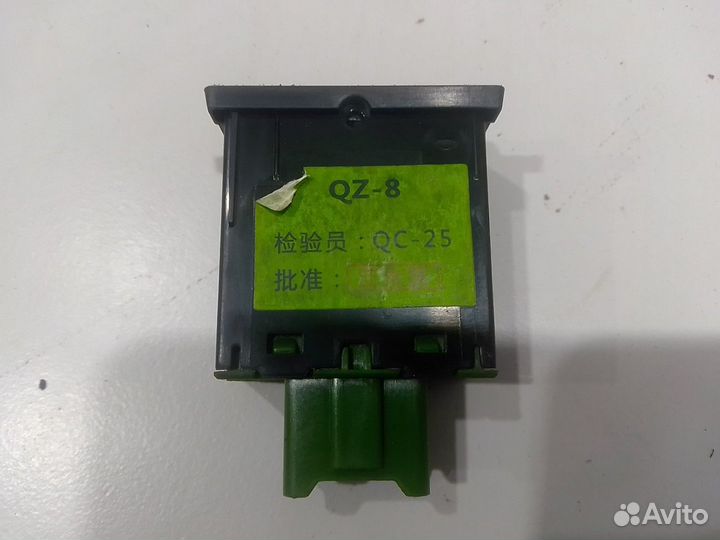 Кнопка обогрева правого сиденья (Chery Tiggo 3)