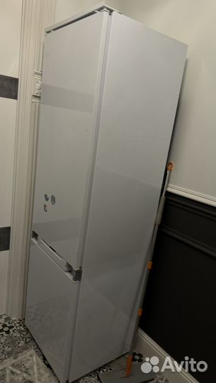 Встраиваемый холодильник hotpoint ariston air
