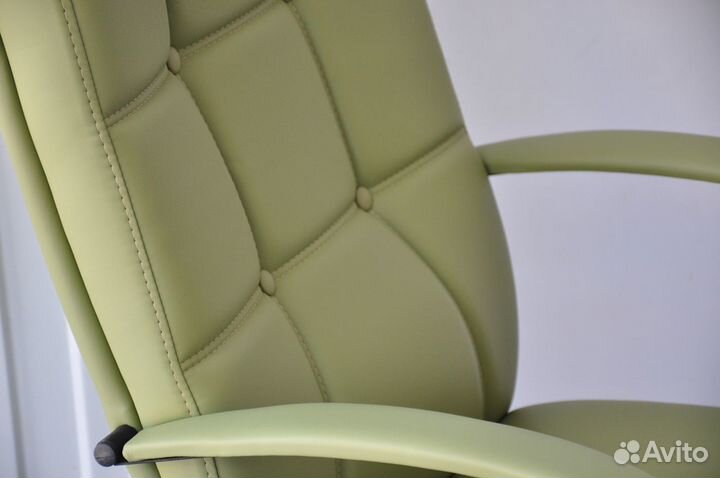 Офисное кресло 