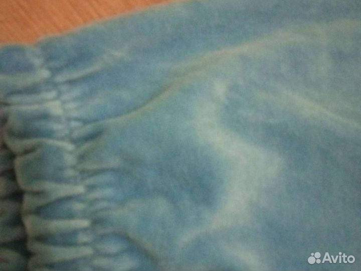 Спортивный костюм из ярко нежно-голубого велюра