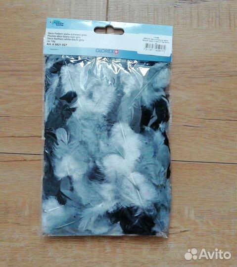 Перья декоративные