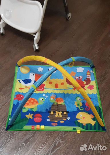 Развивающийся коврик для малышей