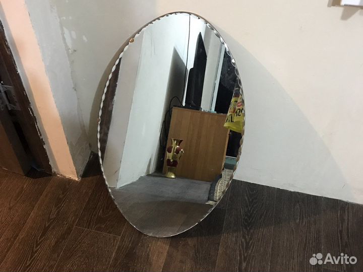 Зеркало настенное овальное