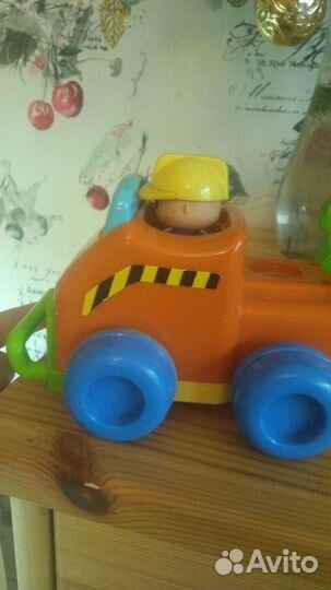 Tomy безопасная машинка для малышей