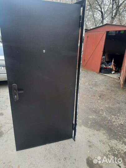 Дверь входная металлическая