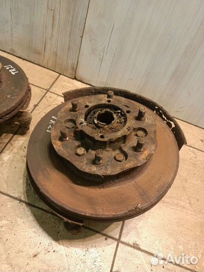 Поворотные кулаки Nissan Terrano WD21