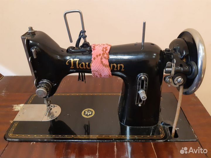 Антикварная немецкая швейная машинка 