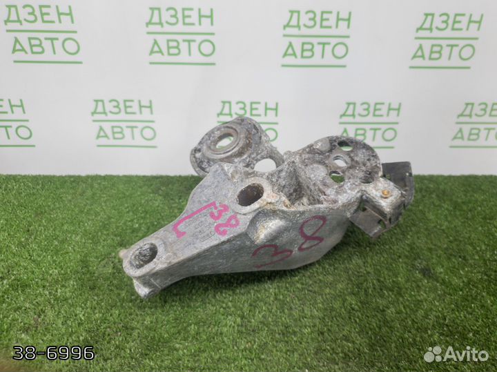 Кронштейн двигателя правый Audi Allroad