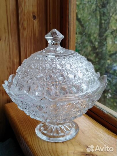 Хрустальная ваза-конфетница