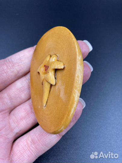 Деревянная брошь лилия винтаж