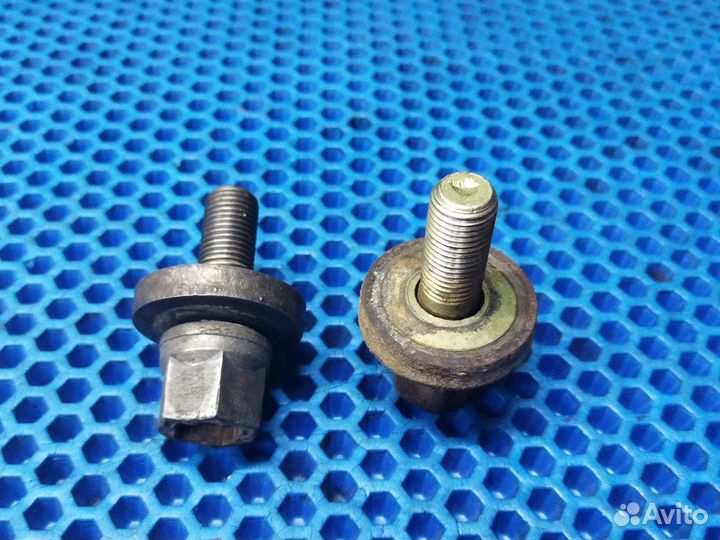 Болт коленвала Mitsubishi