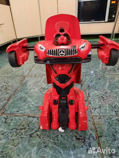 Машинка робот-трансформер