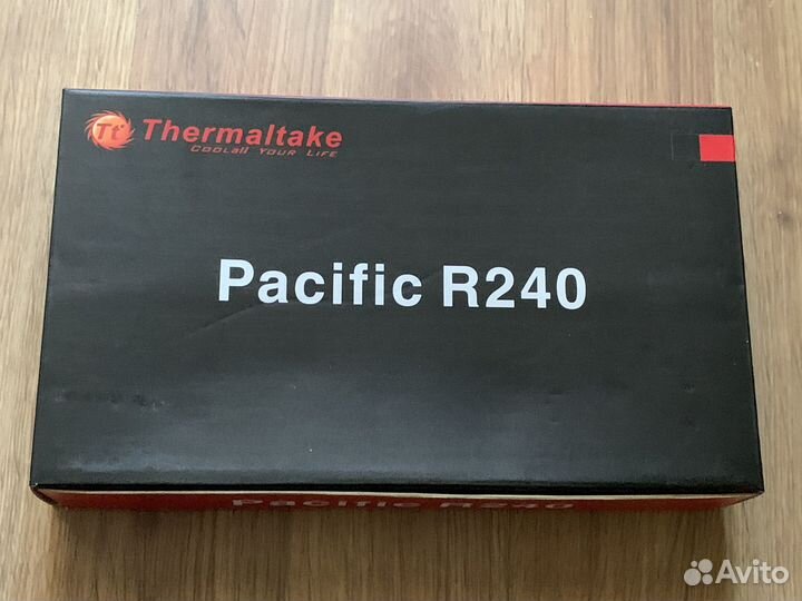 Радиатор Thermaltake Pacific R240