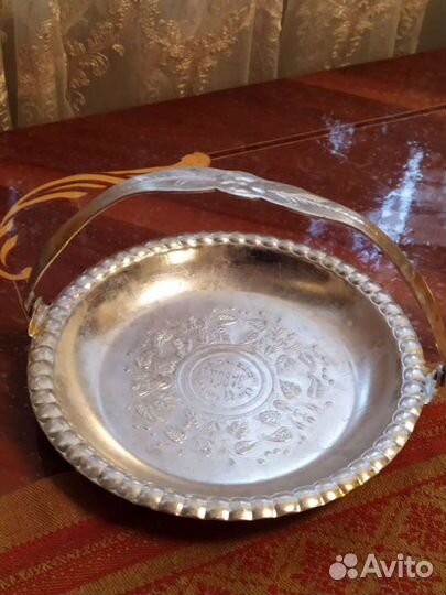 Блюдо с ручкой / конфетница