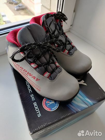 Лыжные ботинки детские 31р
