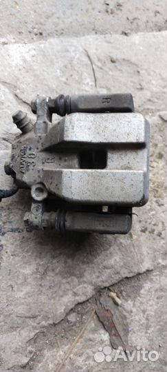 Суппорт тормозной rav4