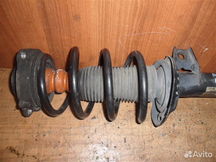 Амортизатор передний Audi A3 8P1 AXW 2.0 2003-2013