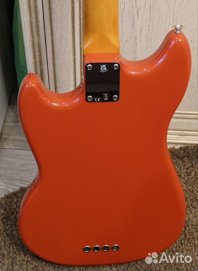 Бас гитара fender vintera mustang