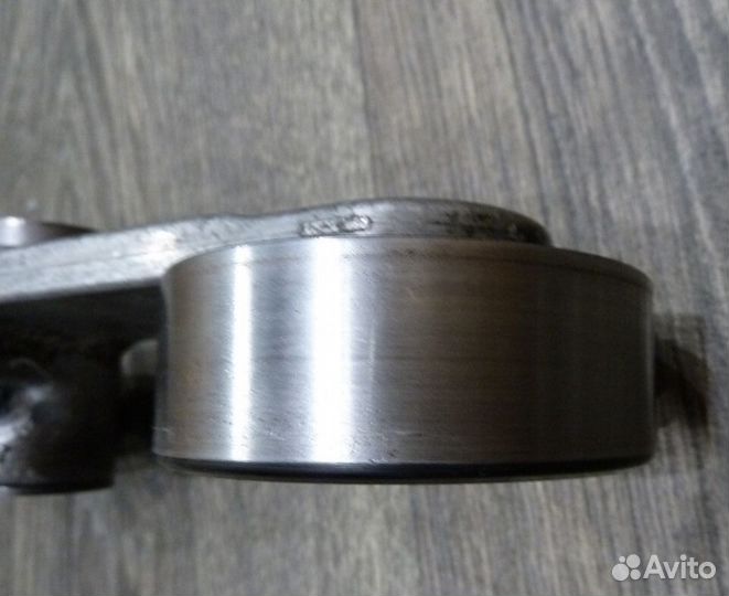 Натяжитель приводного ремня Toyota