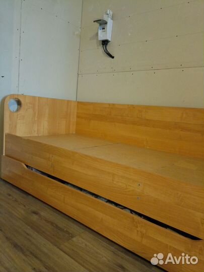 Кровать с новым матрасом