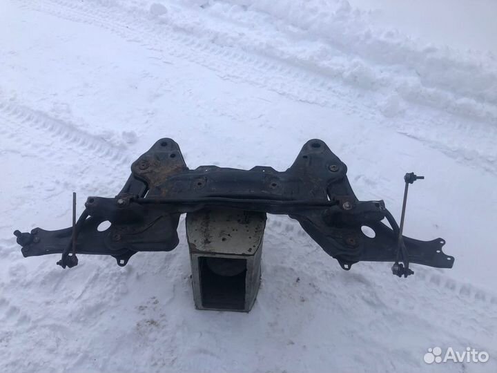 Передний подрамник на Citroen C3