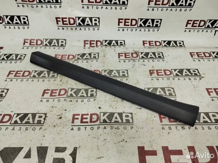 Накладка на порог салона передняя правая Toyota