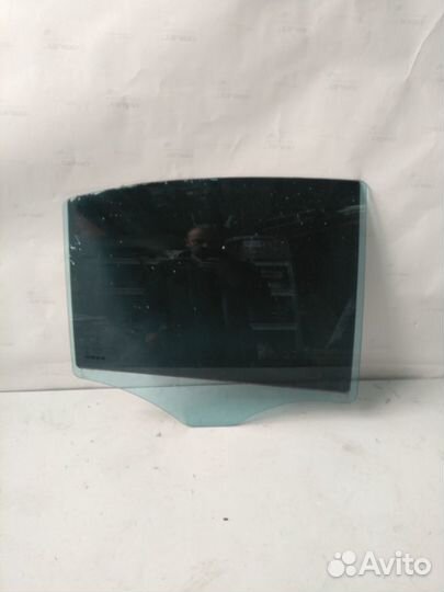 Стекло заднее правое Мерседес W211 голубое