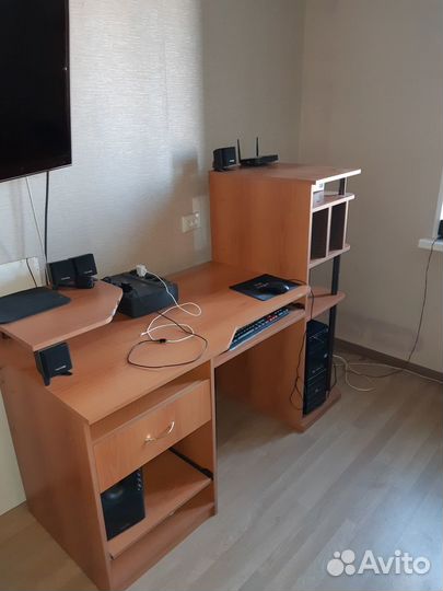 Компьютерный стол