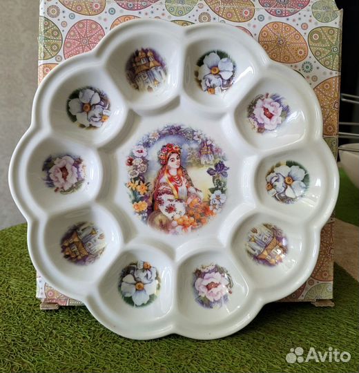 Фарфоровое блюдо для 10 яиц и кулича