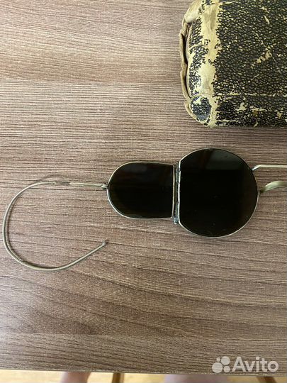 Старинные солнезащитные очки