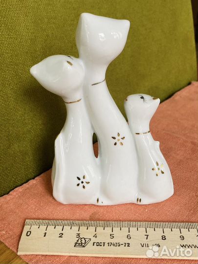 Н14 Фарфоровая фигурка кошачьей семьи