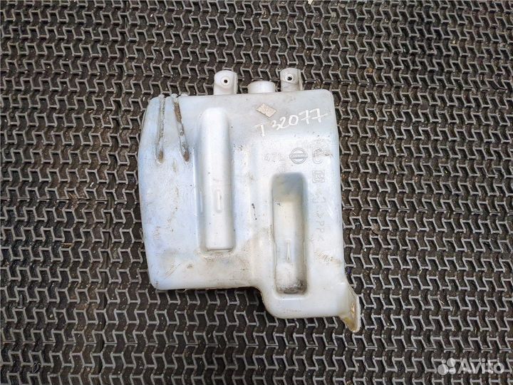 Бачок омывателя Nissan Note E11, 2006